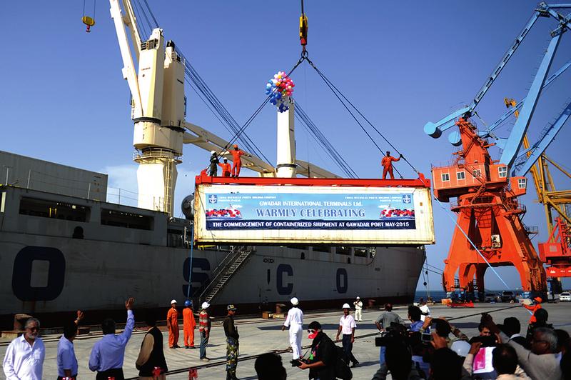 瓜达尔港举行集装箱货物运输启动仪式