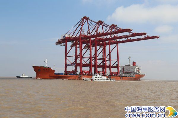 宁波梅山港区一期集装箱码头桥吊全部到港