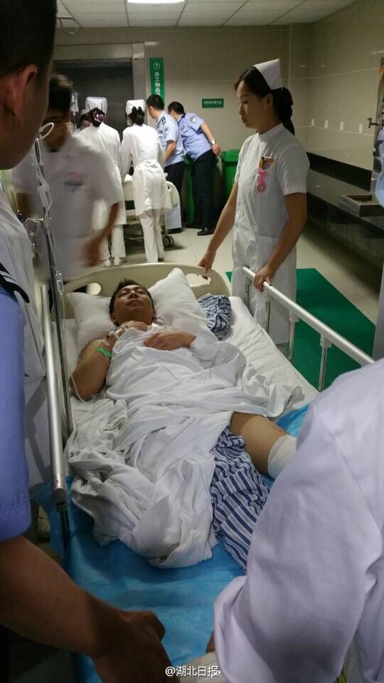 长江沉船事故三名伤者在医院治疗 伤情稳定