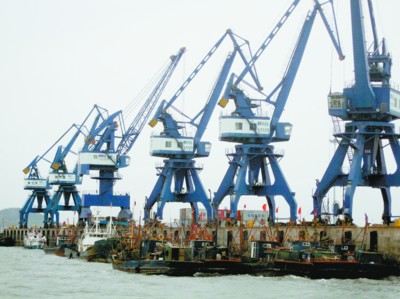 庄河建千万吨级港口的原因是什么？