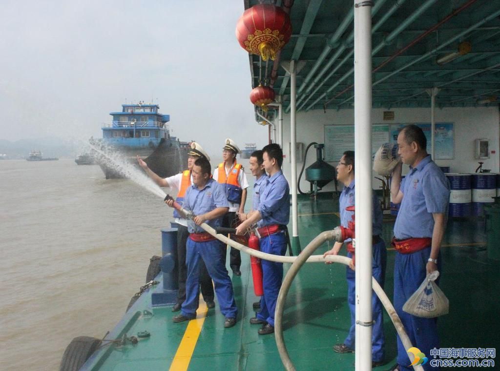 九江海事局组织危化码头开展消防演习