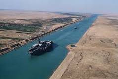 埃及新建苏伊士运河首次试运航成功