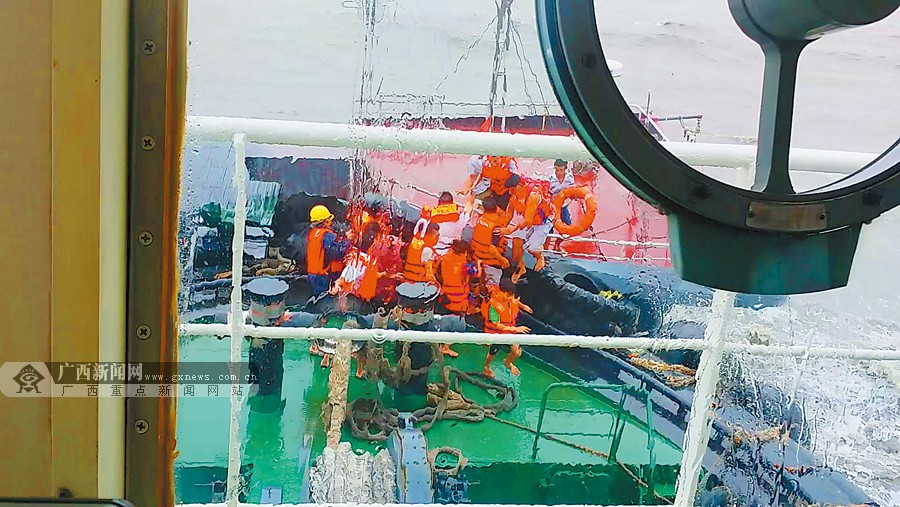 6艘越南船只在防城港遇险 41名越南籍船员获救