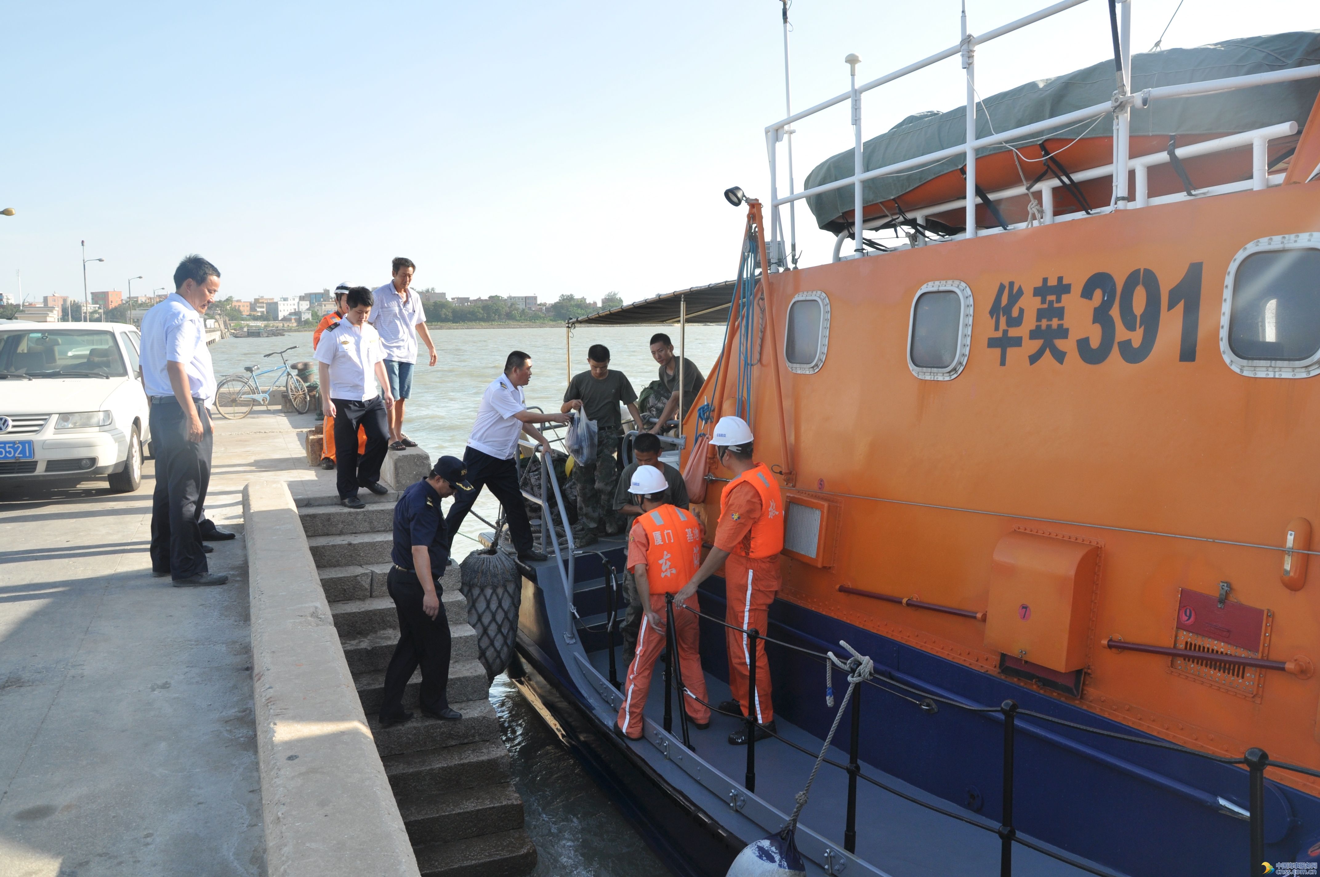厦门海事：台风天全力营救海上55名被困师生