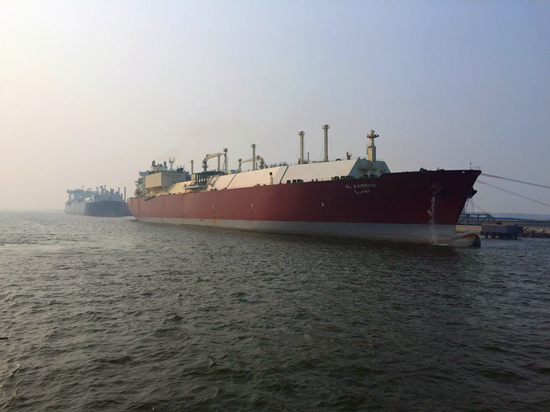 南疆LNG码头接卸首艘Q-flex型运输船