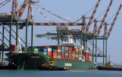 Port of Aden re-opens in war torn Yemen