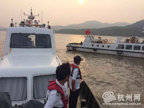 钱塘江一货船沉没致3名船员落水 1人失踪