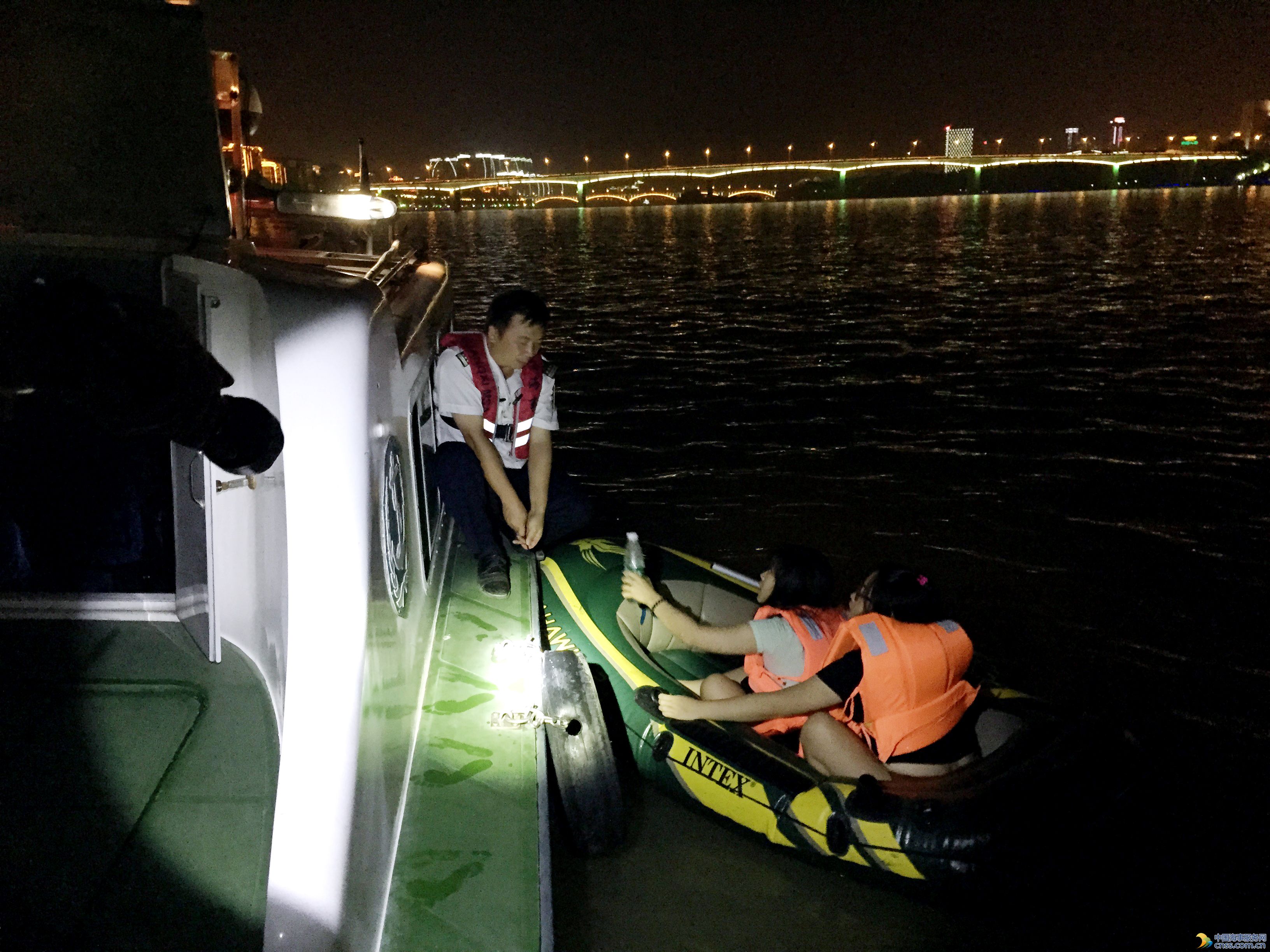印尼留学生柳江漂流遇险  海巡船及时搭救
