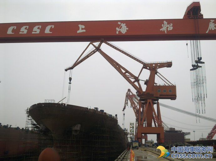 上海船厂一艘3000英尺钻井船下水