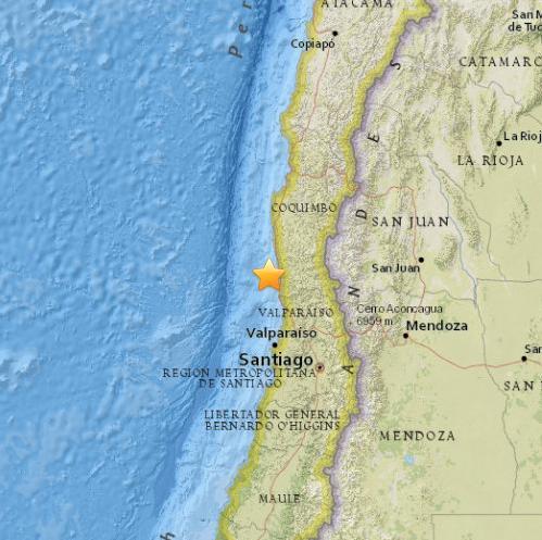 智利西部海域发生8.3级地震 引发的巨浪抵达海岸