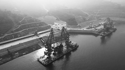 重庆新田港一期工程1/2号泊位水工标段完成桩基施工