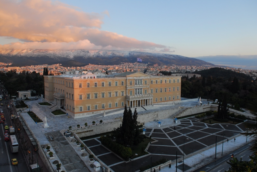 Tsipras Greek election win puts world's largest shipping community on full alert