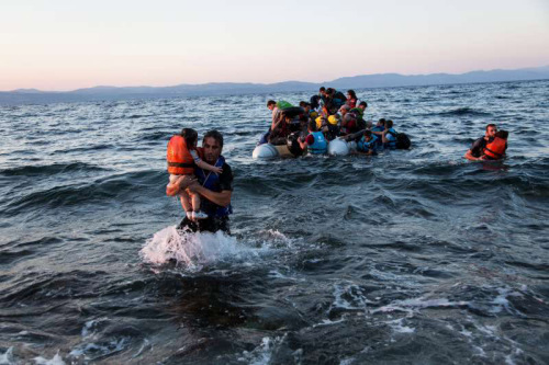 叙局势恶化难民变绝望 成千上万叙民众逃往欧洲