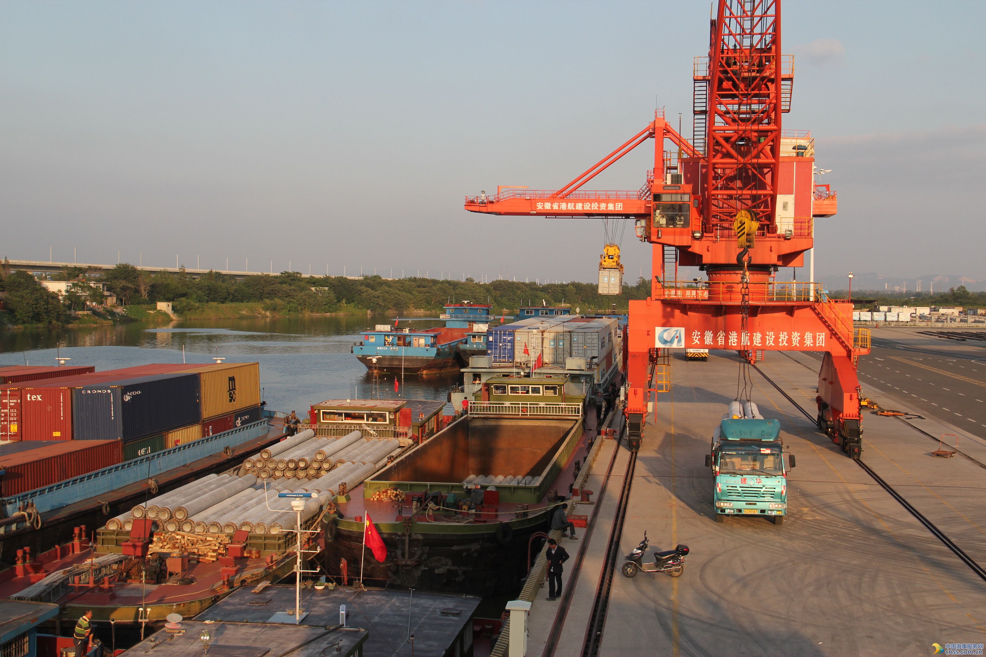合肥港国际集装箱码头首次尝试“散改集”业务