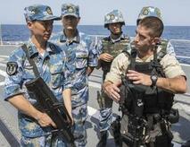 吴胜利会见南非海军司令 望开展反海盗合作