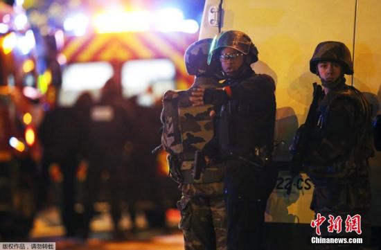 巴黎恐袭致132人遇难 法轰炸叙境内IS投20枚炸弹