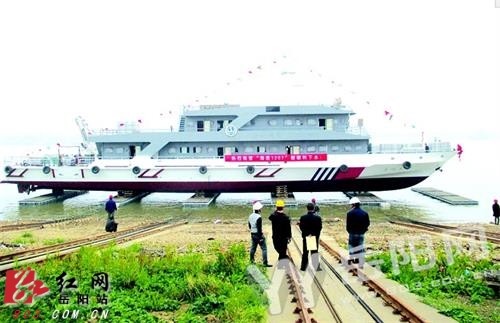 长江海事局40米级巡航救助船“海巡1207”下水