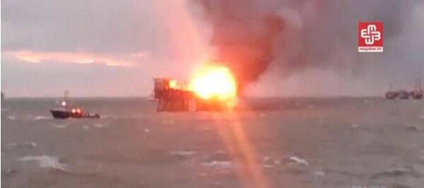 阿塞拜疆钻井平台发生大火