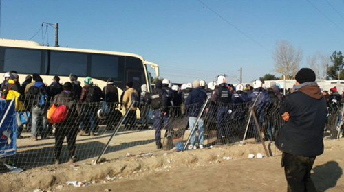希腊转移2300名滞留在北部边界难民