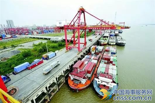 长江中上游最大重件码头试运营
