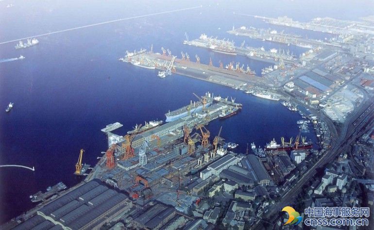 Seafarer dies onboard Russian reefer vessel detained in Dalian