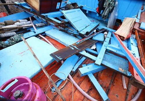 越南载10人渔船被外国船只撞沉 船长称船只上有汉字