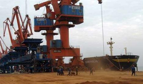 矿价走低进口大增 中国港口堆放铁矿石或超亿吨
