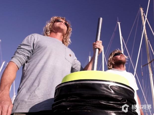 为还海洋一片洁净 两个澳洲小伙子发明海洋垃圾桶