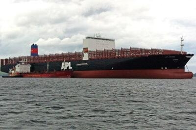 Giant APL boxship refloated after grounding in the Solent