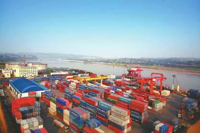打造川滇黔最便捷港口泸州港货船开到东南亚