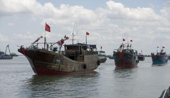 大批中国船涌向日本周边 日方监视防“爆渔”