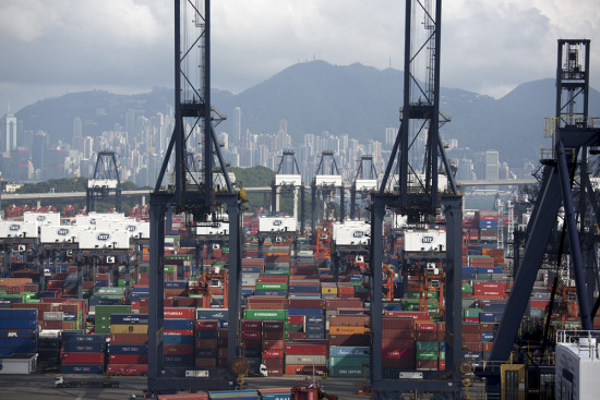 1月份新加坡港吞吐跌10% 上海跌7% 香港未公布