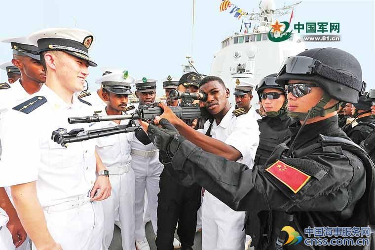 中国海军护航驱离可疑船2500余艘次 天天有突发
