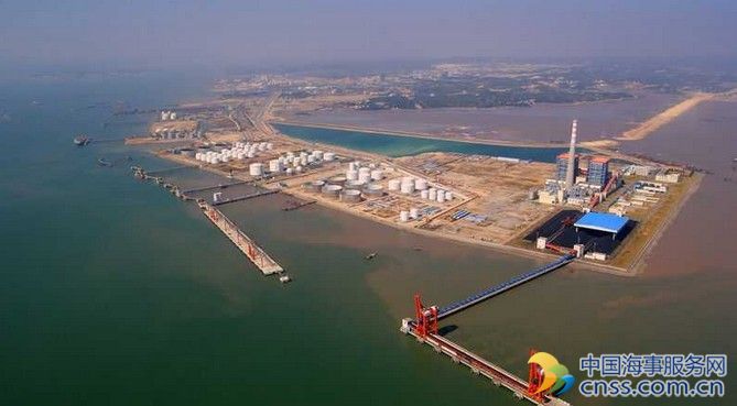 钦州港吞吐能力突破亿吨 “南方大港”奇迹般崛起