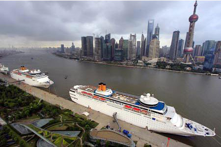 上海加速国际航运中心建设:“海空”双轮驱动