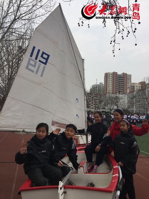 “邂逅”帆船 克利伯最年轻船员回母校讲经验