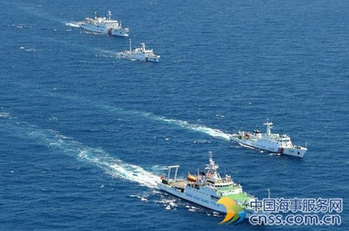 中国海警舰船编队4月6日在我钓鱼岛领海巡航。