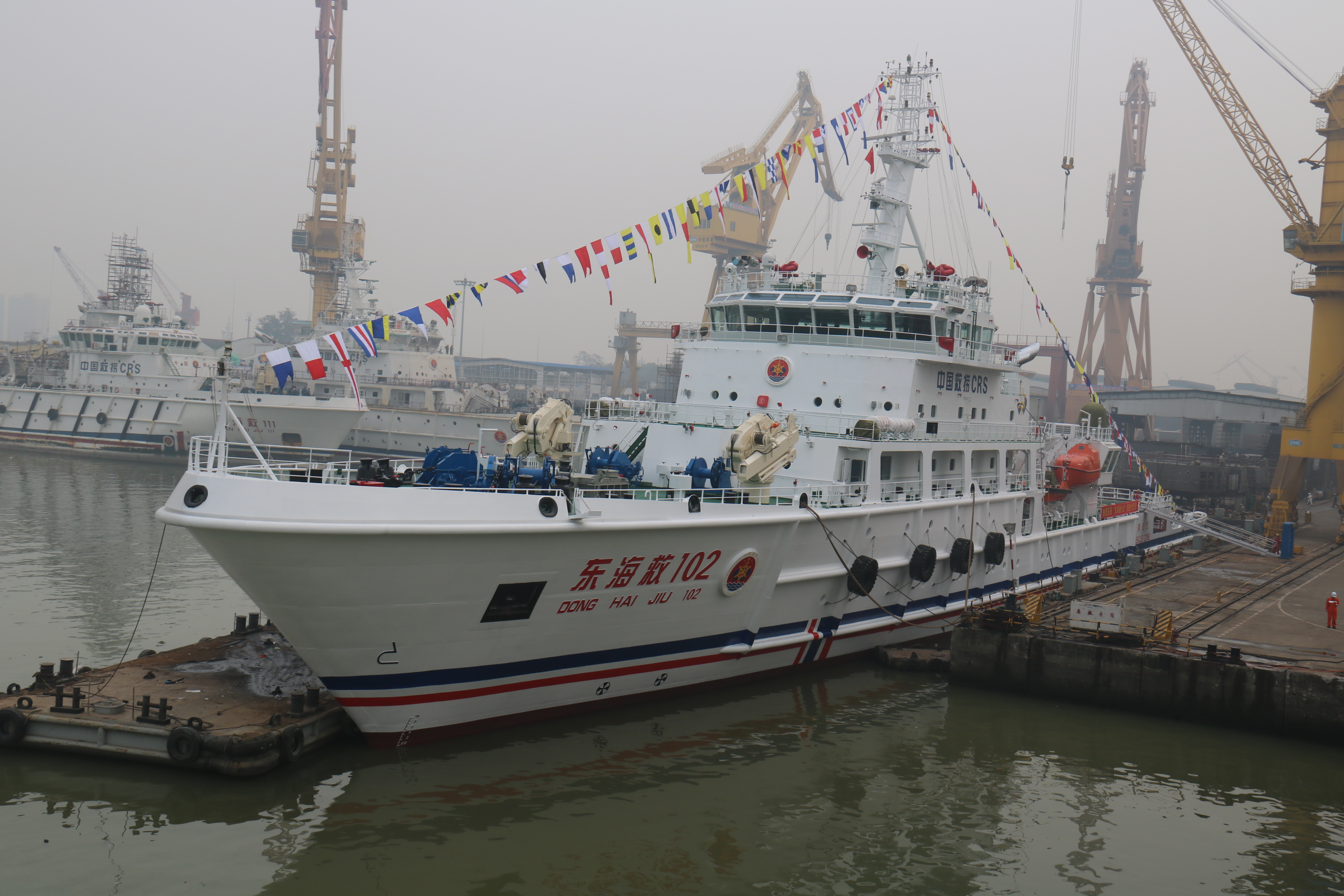 首艘12000KW大型巡航救助船“东海救102”轮正式交付使用