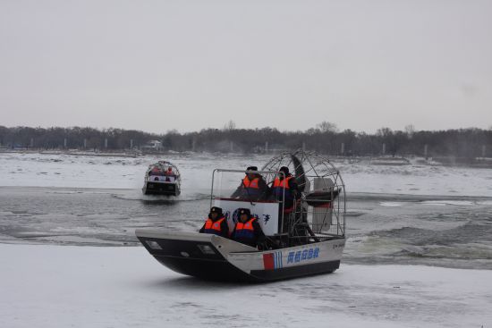 佳木斯海事局开展国内内河首次立体式冰上巡航