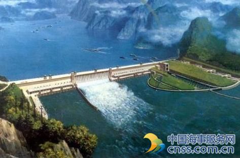 三峡大坝上游大量船舶积压 停航待闸已成常态