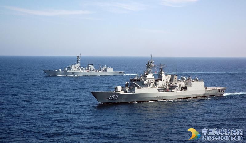 澳大利亚皇家海军在边界截住印尼非法渔船