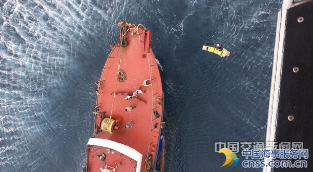 南一飞成功救助香港籍渔船1名昏迷渔民