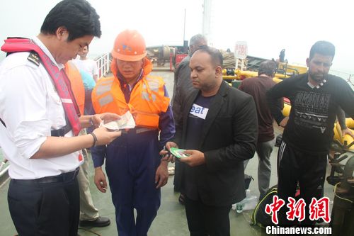广州海事成功救助19名遇险外籍人员