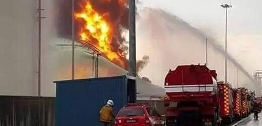 新加坡裕廊岛大型油罐失火