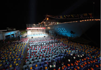 实拍宋祖英登永暑岛 两万吨巨舰在身旁【视频】