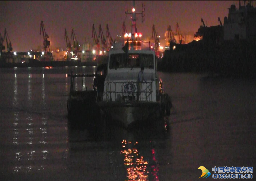 13名出海钓鱿鱼人员夜间遇险 防城港市海上搜救中心紧急救助