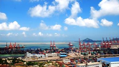 徐工与连云港港口集团签约绿色低碳战略合作项目