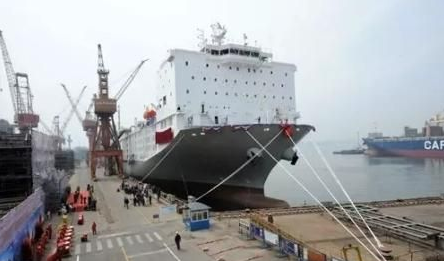 “烂尾”船变身中国最大牲畜船