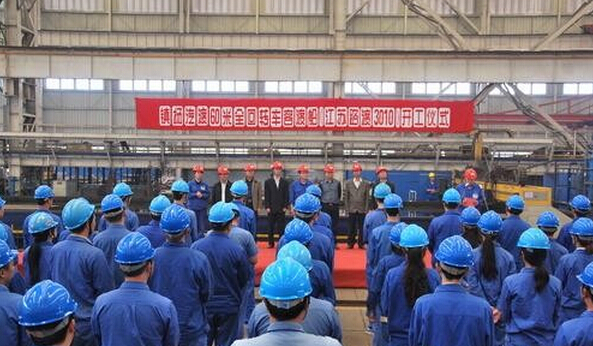 我国长江流域最大载重吨车客渡船在镇江船厂开工