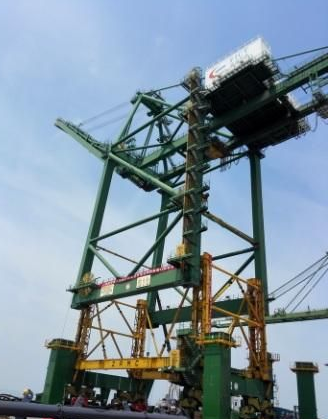 福州港岸桥加高可接卸1.8万箱集装箱船